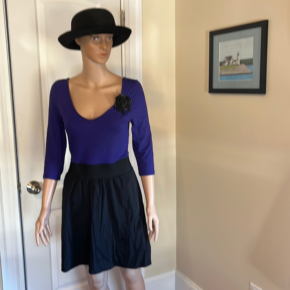 EXPRESS dress with brooch